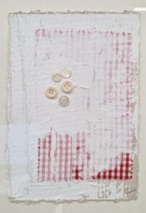 Bata vermella amb 5 botons, Mixta sobre paper reciclat, 18x14 cm