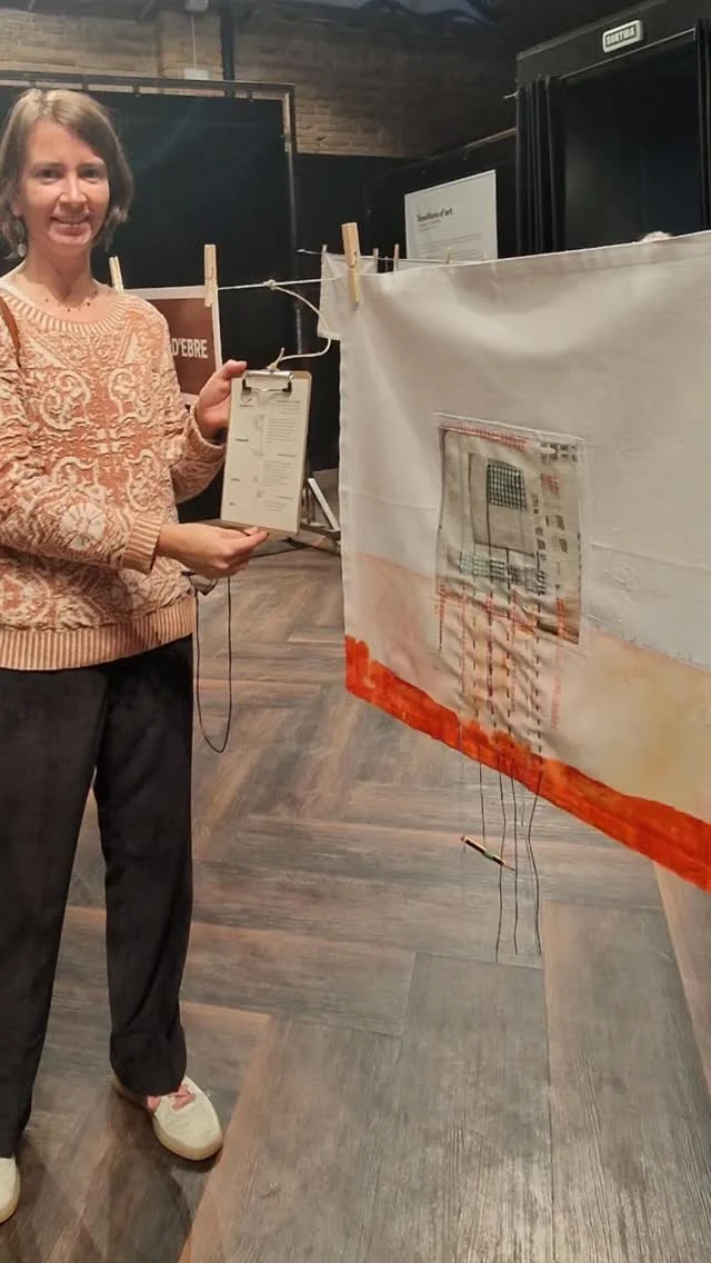 "Tovallons d'art" a través del territori, de la cuina a l'art. 47 artistes i 47 restaurants de Catalunya participem en aquesta exposició itinerant.
Avui s'ha inaugurat la primera exposició, a la sala d'exposicions del Mercat Vell de Sitges.
Fins el 28 de novembre.
#tovallonsdart #artcontemporani #art #gastronomiaiart