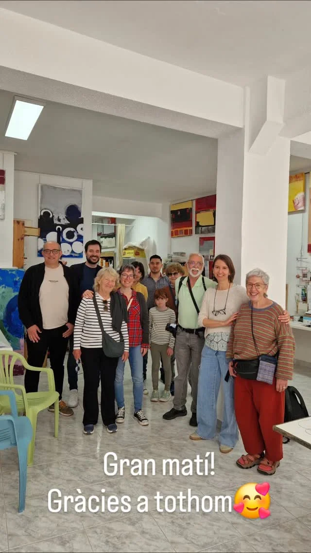 Un matí per recordar🥰
De 10 a 14h he estat ensenyant el meu taller i explicant els meus nous projectes. Molt agraïda per tots els qui us heu pogut apropar!
Amics, alumnes, polítics, família, i gent que no us coneixia i m'heu vingut a descobrir😍
@bernat.picornell @josepmvalles @nuria.escamilla_ @andreudengra @mireiafons2 @mireieta78 @katerinaalavedraduchoslav @adolf.valldoreix @arteronylopez @martabalaguerjulia
@art.santcugat
#diadelartsantcugat #artcontemporani