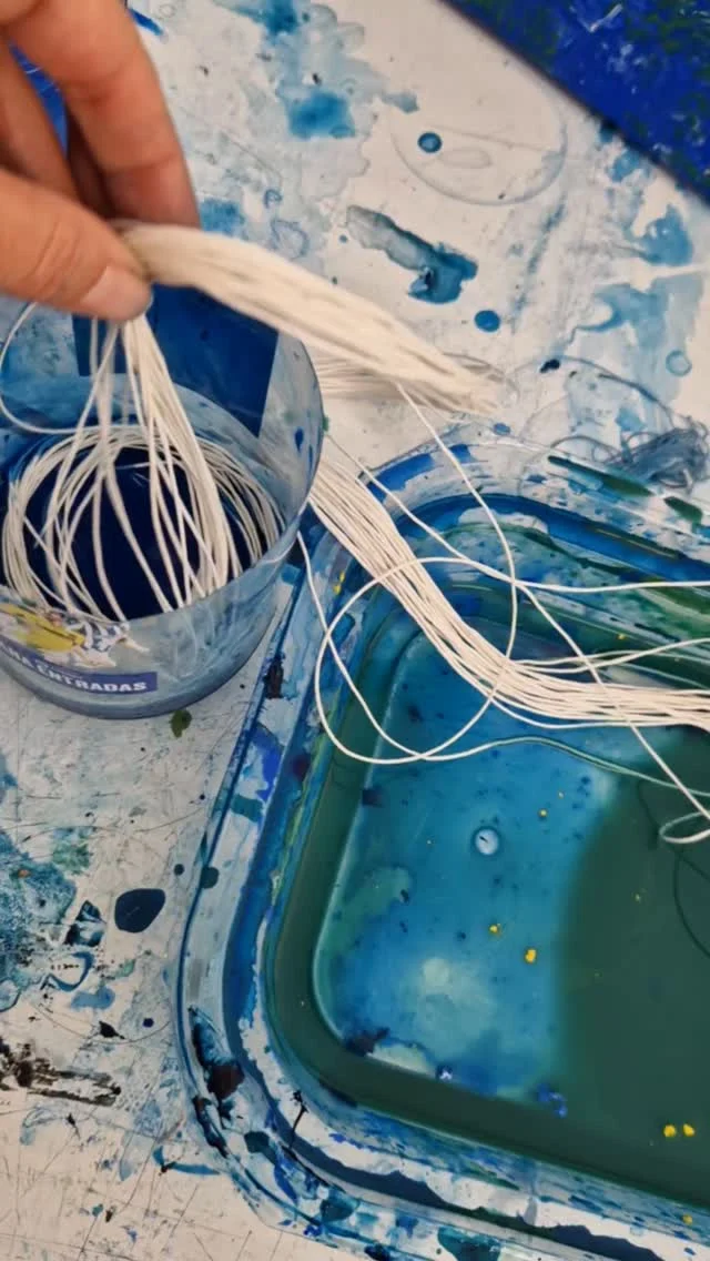 Pintant fils de cotó🤷🏼‍♀️
#arttèxtil #projectes #artcontemporani