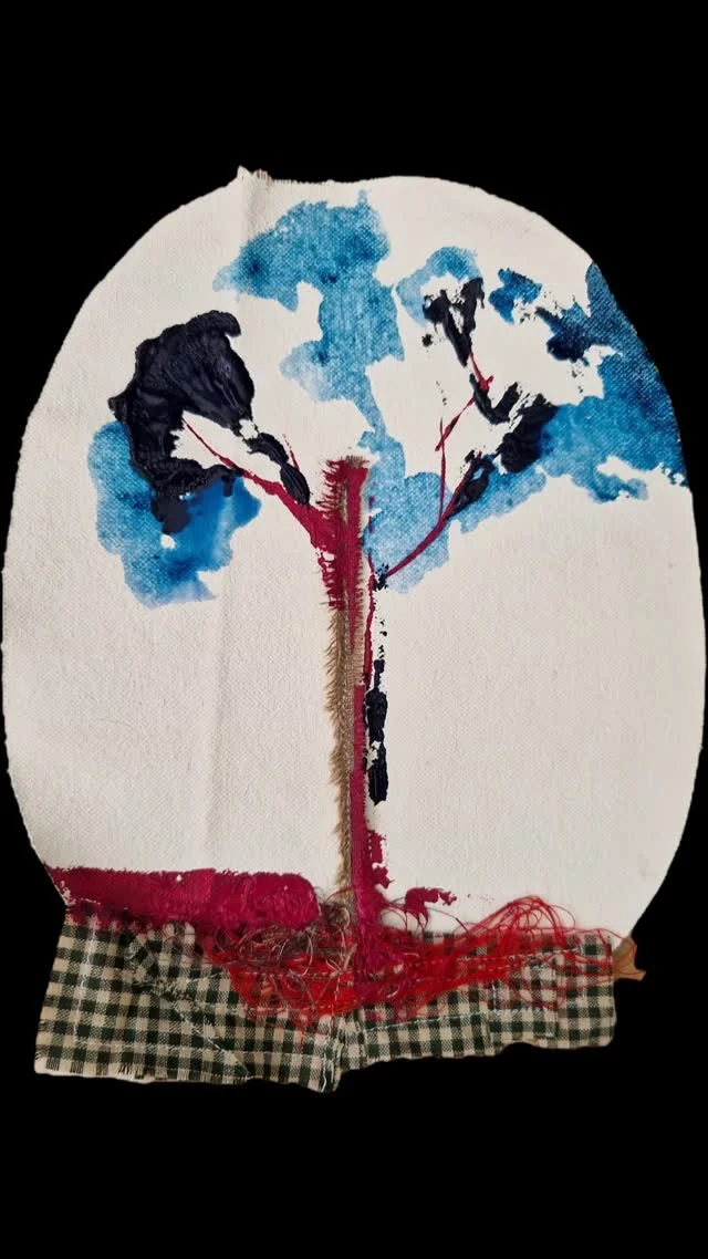 Més arbres cosits i pintats😊
#projectes #arttèxtil